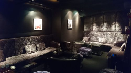 24 Lounge（ニイヨンラウンジ）